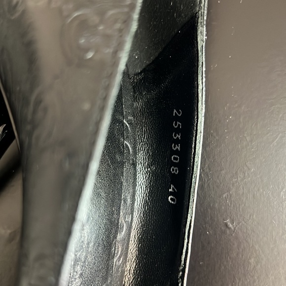 Gucci - Black Guccissima peep toe pumps. - Picture 9 of 12